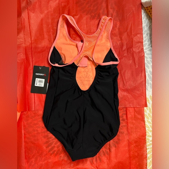 NWT Girls 1 Piece Swimsuit with Shorts - Size Small - Picture 5 of 7